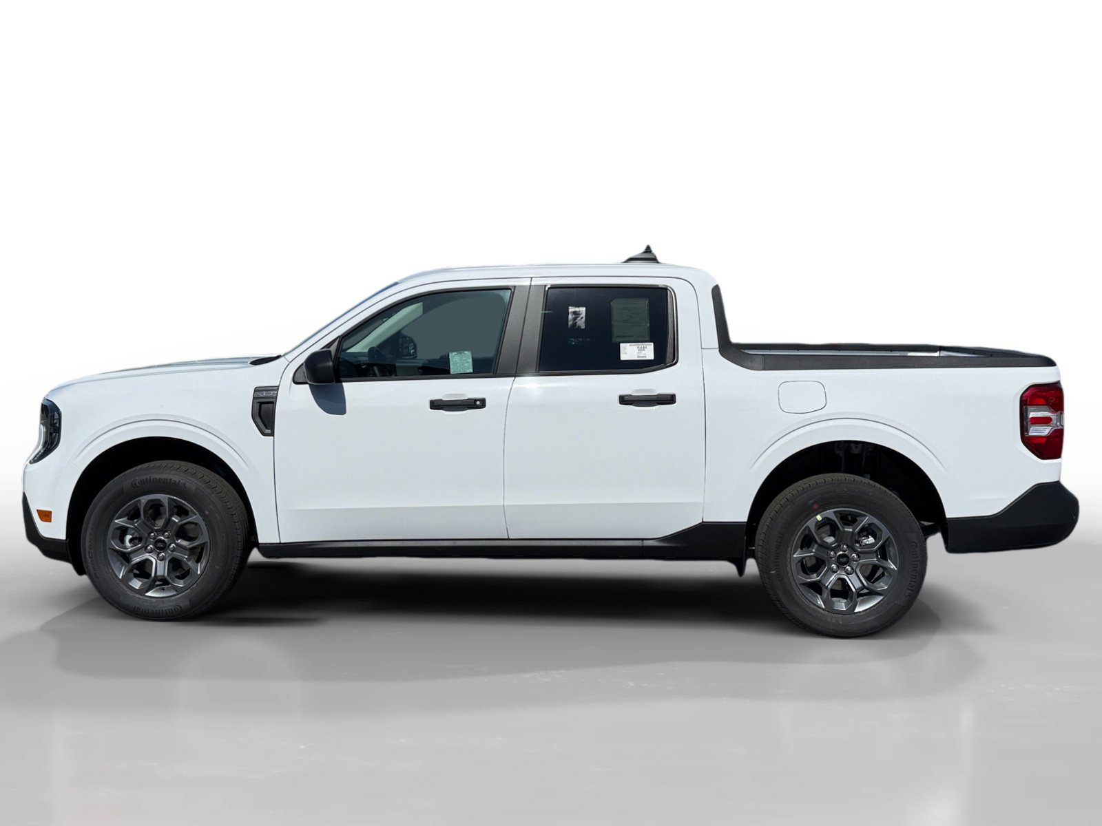 New 2026 Oxford White Ford XLT image 2