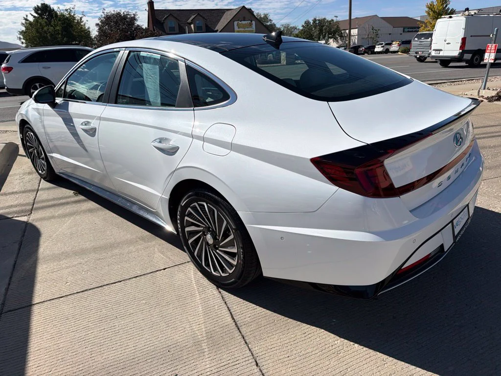 Used 2023 White Hyundai Limited image 5