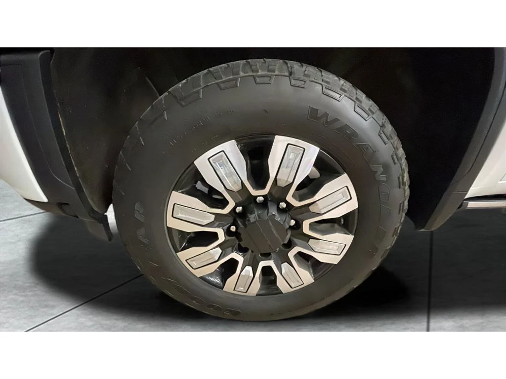 Used 2025 White Frost Tri-Coat GMC Denali image 19