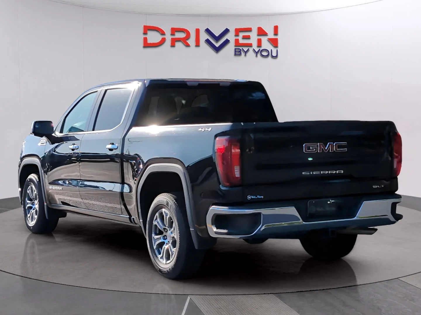 Used 2024 Onyx Black GMC SLT image 3