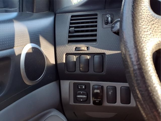 Used 2006  Toyota Y image 9