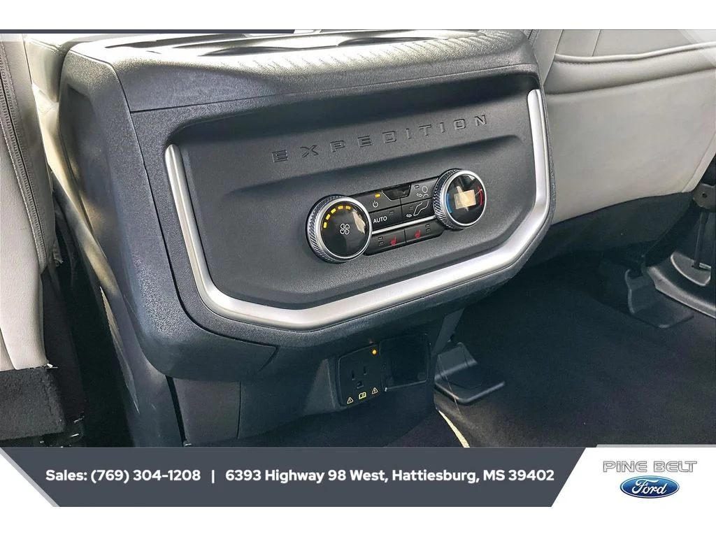 Used 2025 Agate Black Metallic Ford Platinum image 25