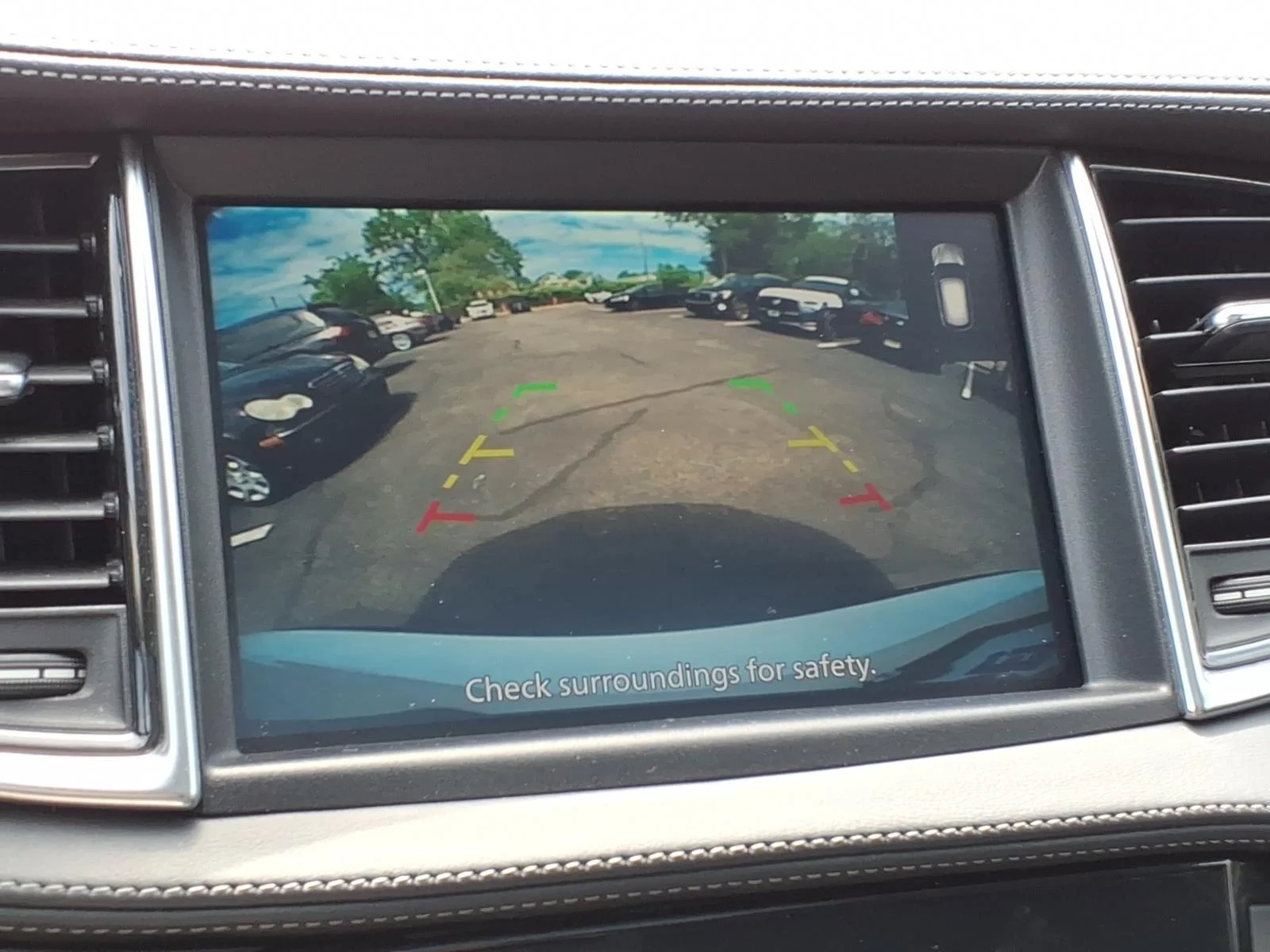 Certified Used 2025 White INFINITI LUXE image 17
