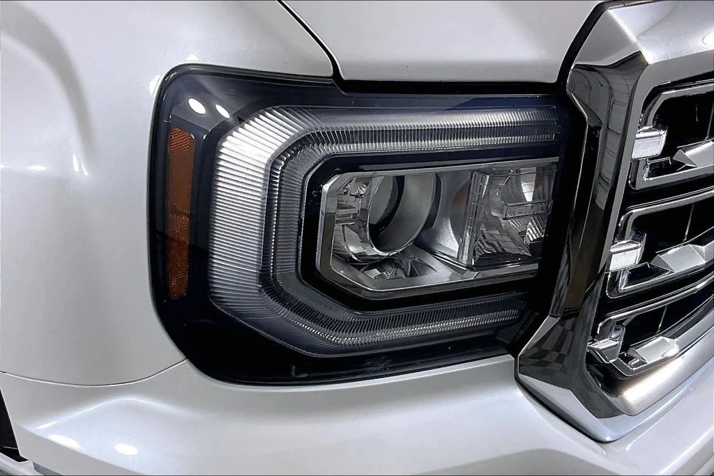 Certified Used 2018 White GMC SLT image 27