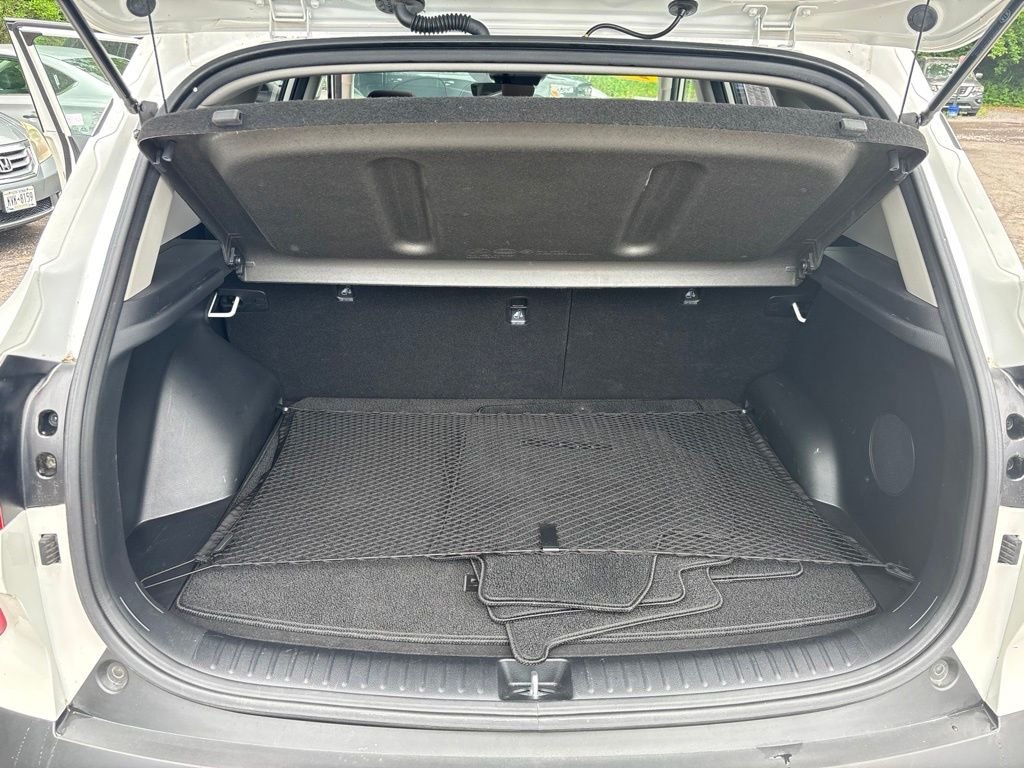 Used 2022 White Kia SX image 24