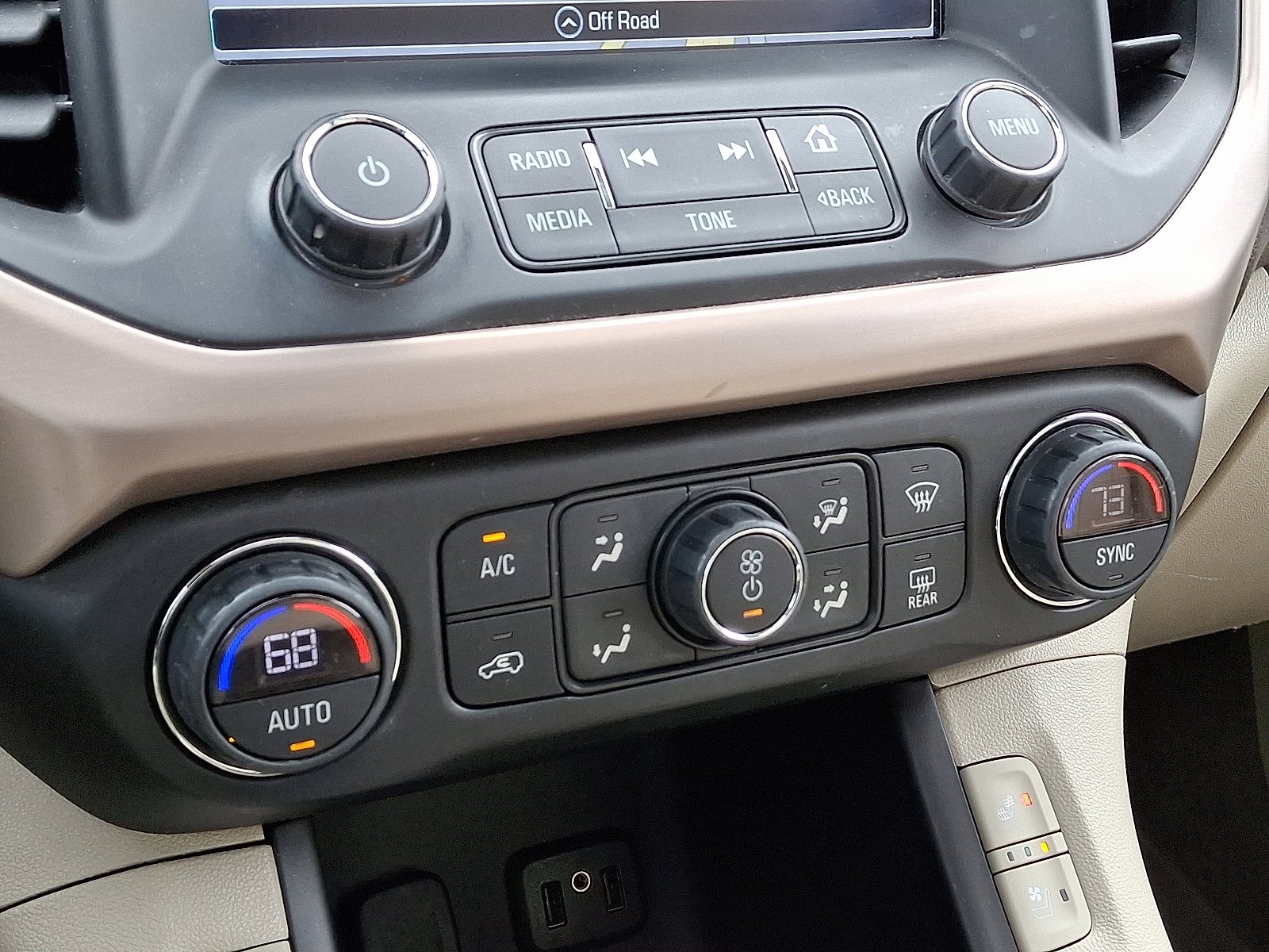 2019 GMC Acadia Denali - Photo 19