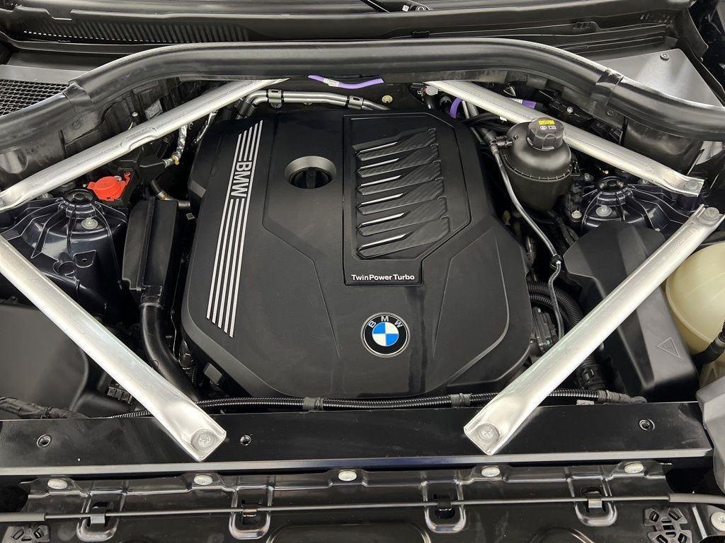 Used 2022 Arctic Grey Metallic BMW xDrive40i image 26