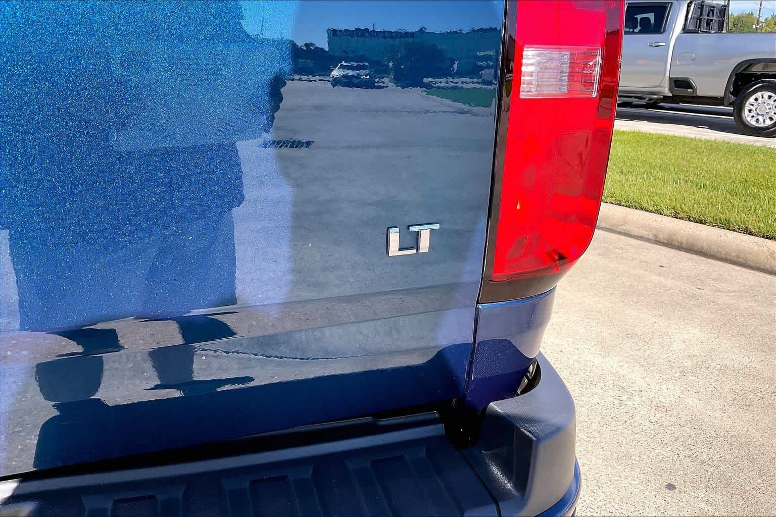Used 2020 Pacific Blue Metallic Chevrolet 2WD LT image 10