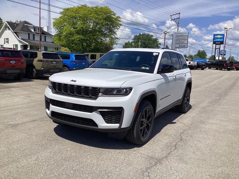 New 2026 Bright White Clear-Coat Exterior Paint Jeep Altitude image 3