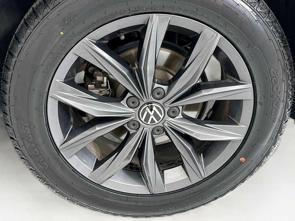 Used 2022 Pyrite Silver Metallic Volkswagen 2.0T SE image 29