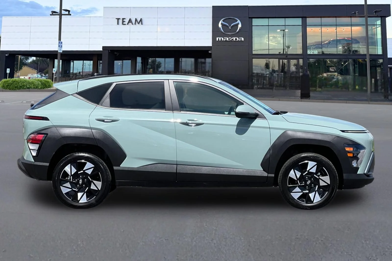 Used 2024 Green Hyundai SEL image 3