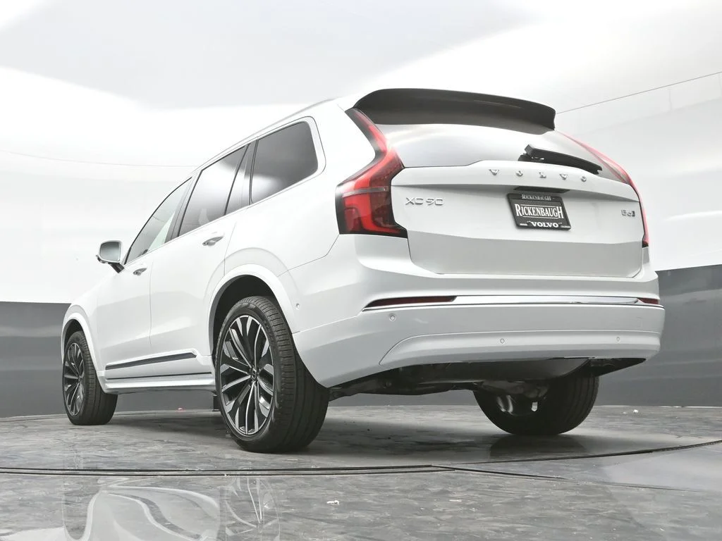 New 2026 Crystal White Volvo Plus image 33