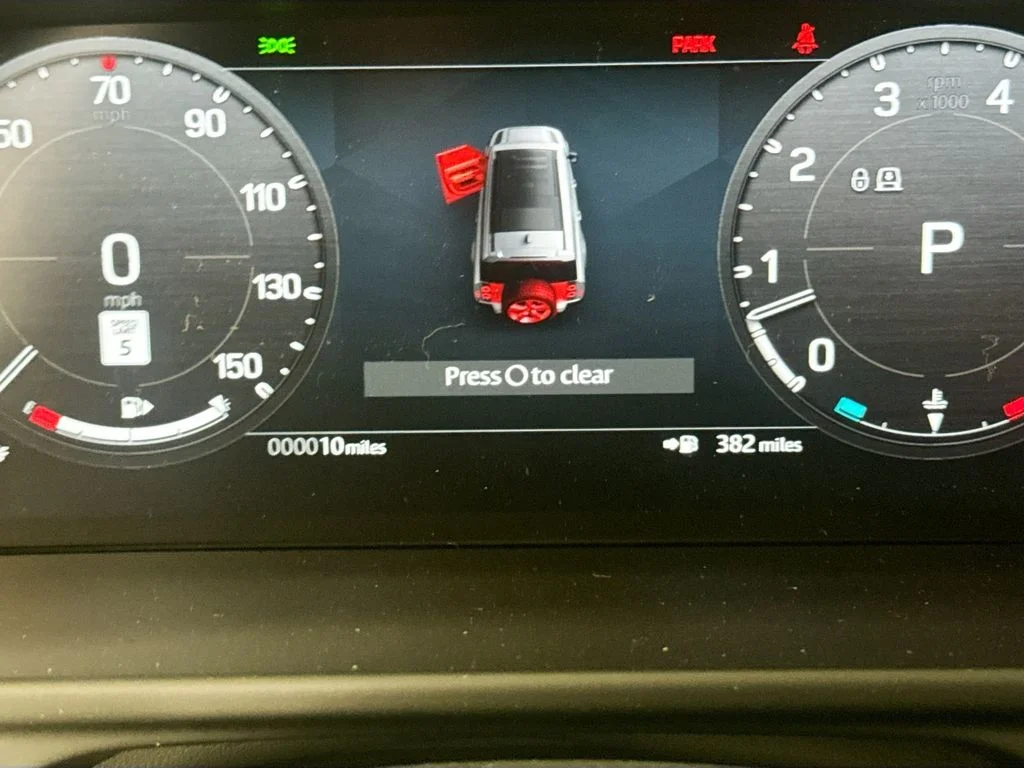 New 2026 Fuji White Land Rover X-Dynamic SE image 12