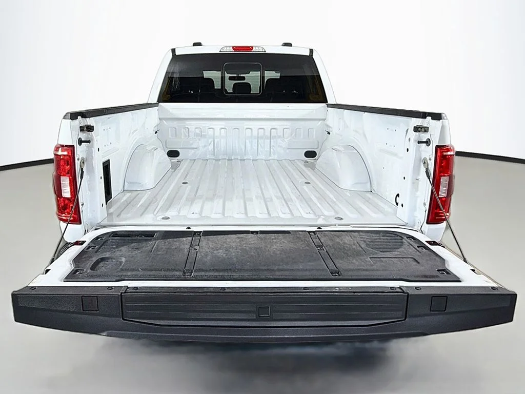 Used 2023 Oxford White Ford XLT image 17