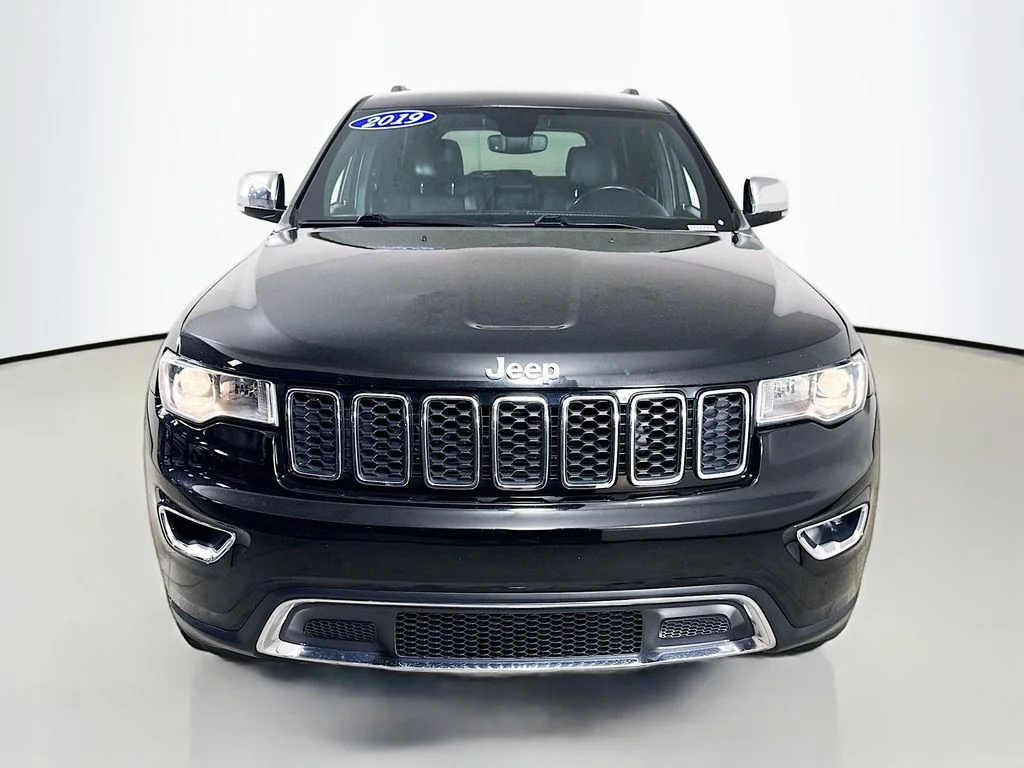 Used 2019 Diamond Black Crystal Pearlcoat Jeep Limited image 7