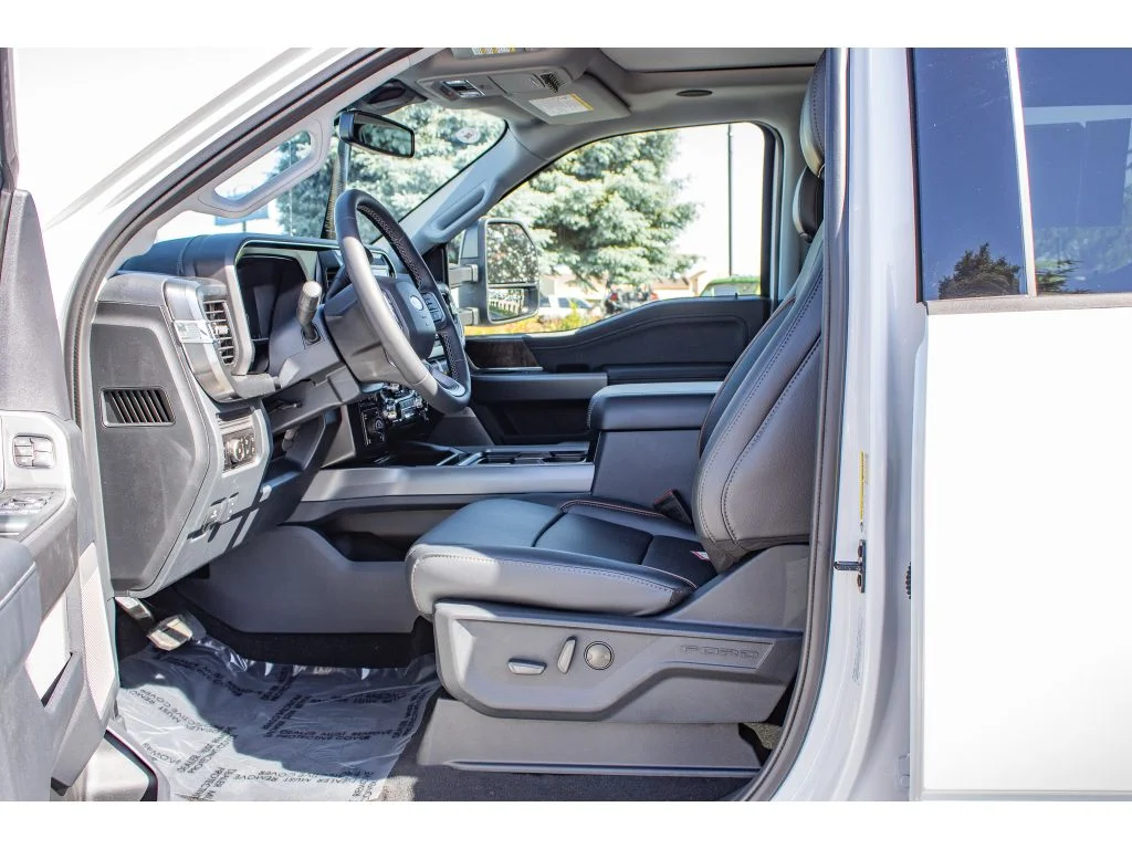 New 2026 Star White Metallic Tri-Coat Ford LARIAT image 32