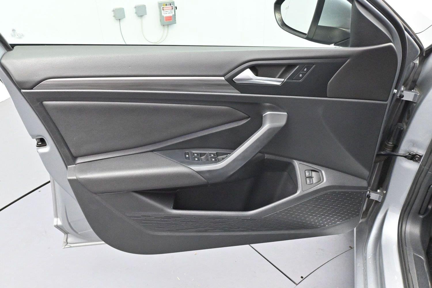Used 2021 Pyrite Silver Metallic Volkswagen SEL image 10