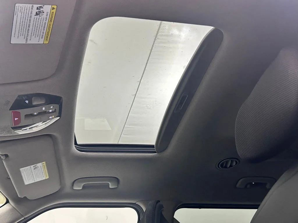 Used 2024 White Kia Land image 25