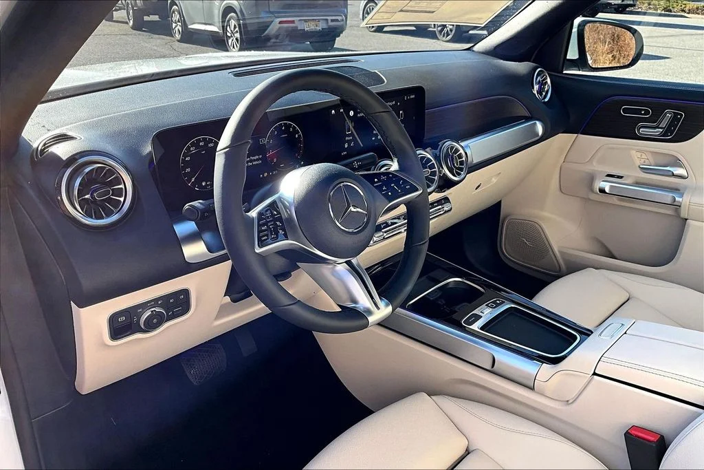 New 2026 White Mercedes-Benz GLB 250 image 6