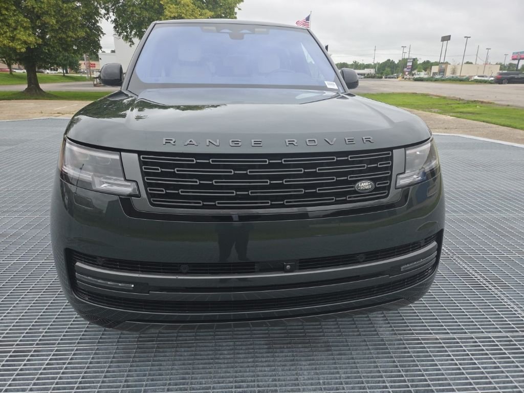 Certified Used 2023 Belgravia Green Metallic Land Rover SE image 8