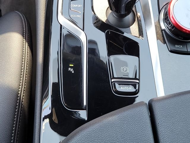 Used 2022 White BMW 540i xDrive image 28