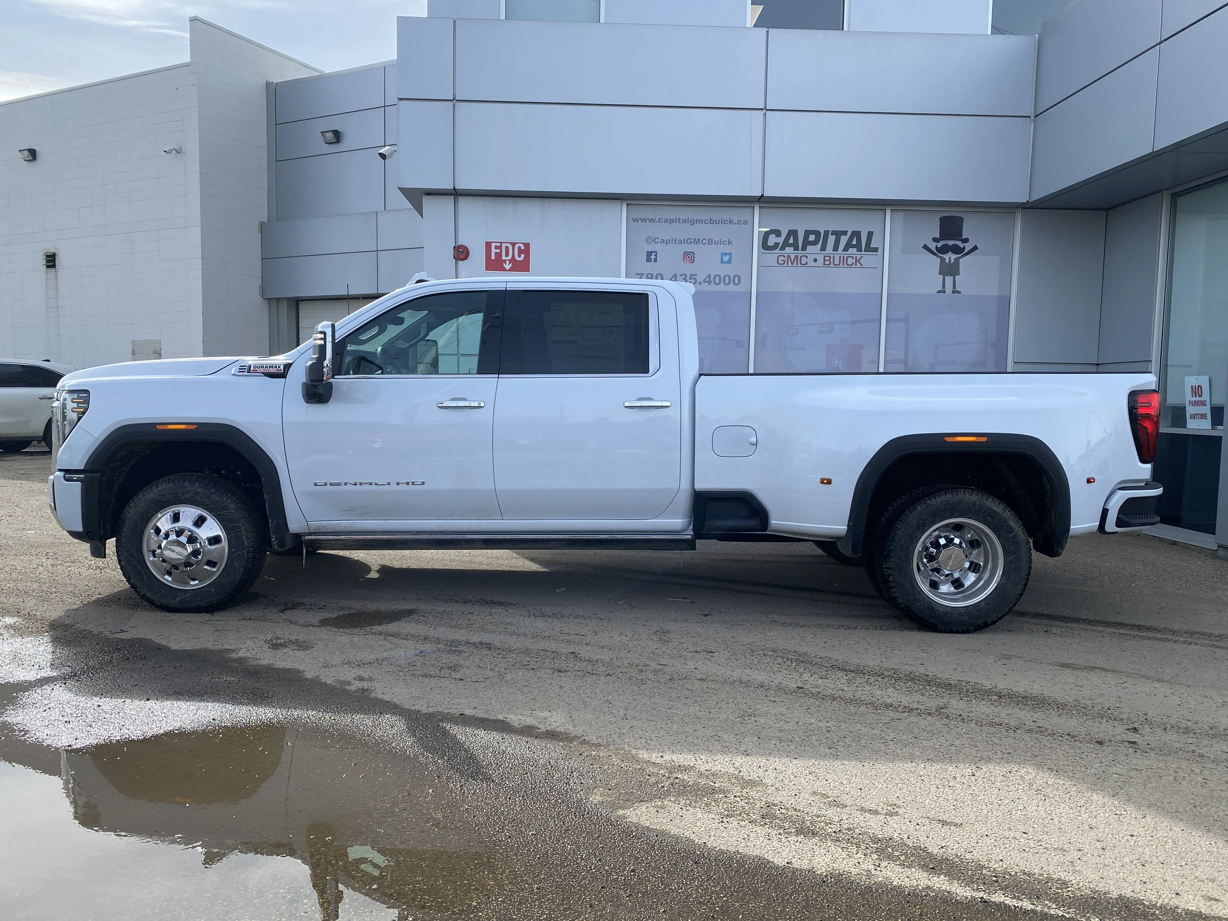 New 2026 GLACIER WHITE TRICOAT GMC Denali image 3