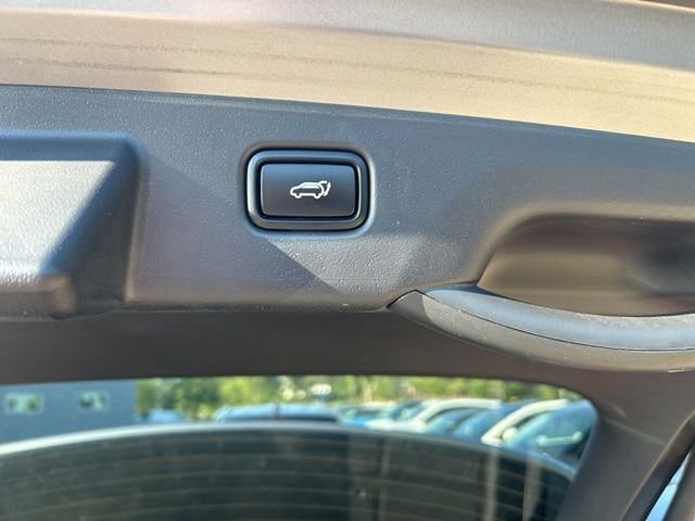 Used 2023 Gray Kia Wind image 17