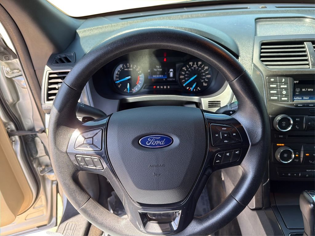 Used 2017 Ingot Silver Metallic Ford Base image 17
