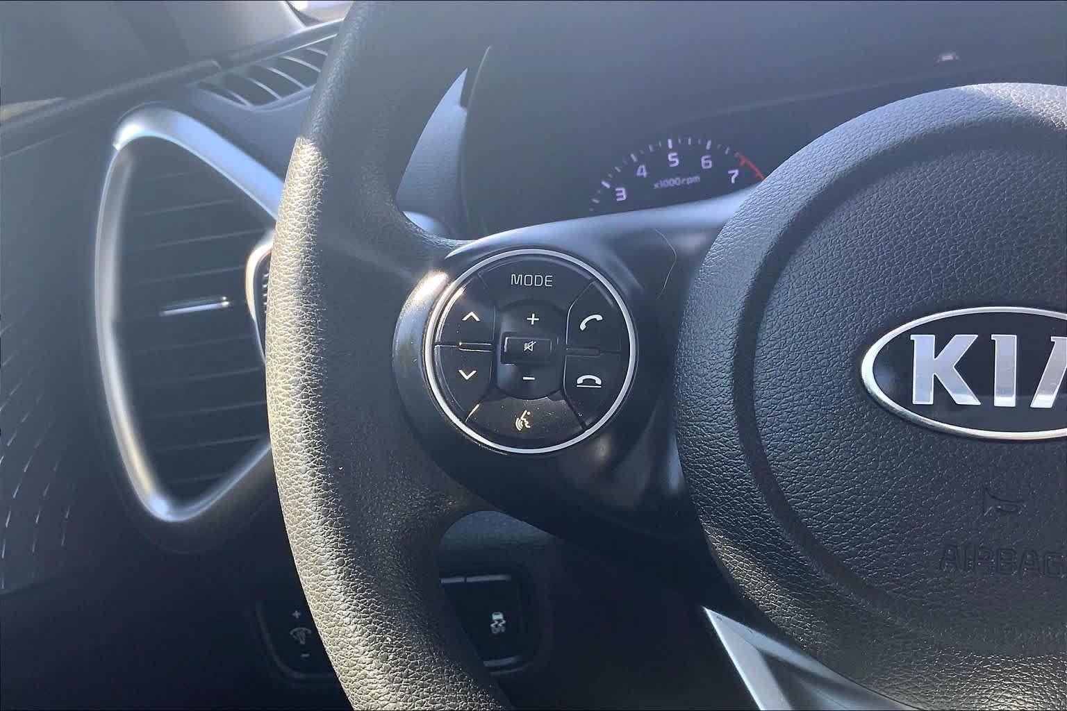 Used 2021 Snow White Pearl Kia S image 24
