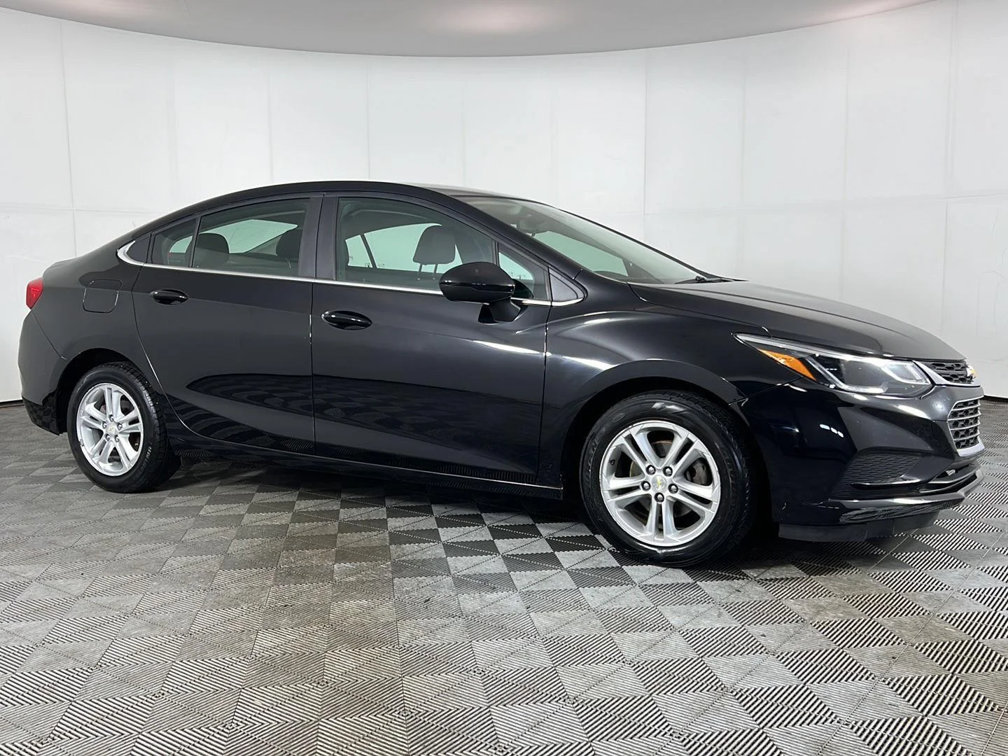 Used 2018 Mosaic Black Metallic Chevrolet LT image 3