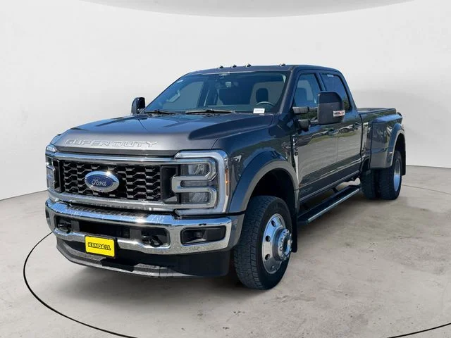 Certified Used 2025  Ford Lariat image 1