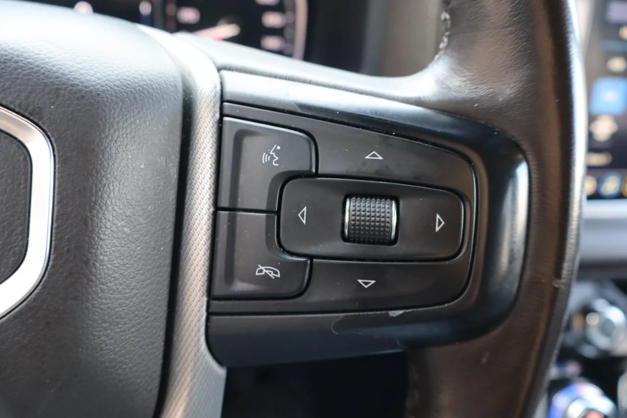 Used 2021 White Frost Tricoat GMC Denali image 17