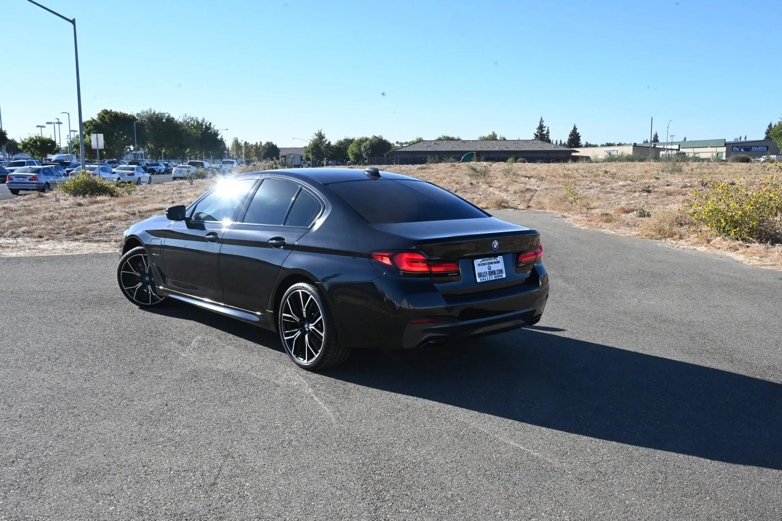 Used 2022 Black Sapphire Metallic BMW 530e iPerformance image 21