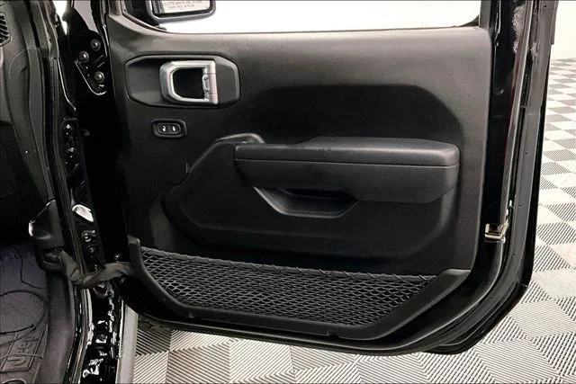 Used 2023 Black Clearcoat Jeep Mojave image 23
