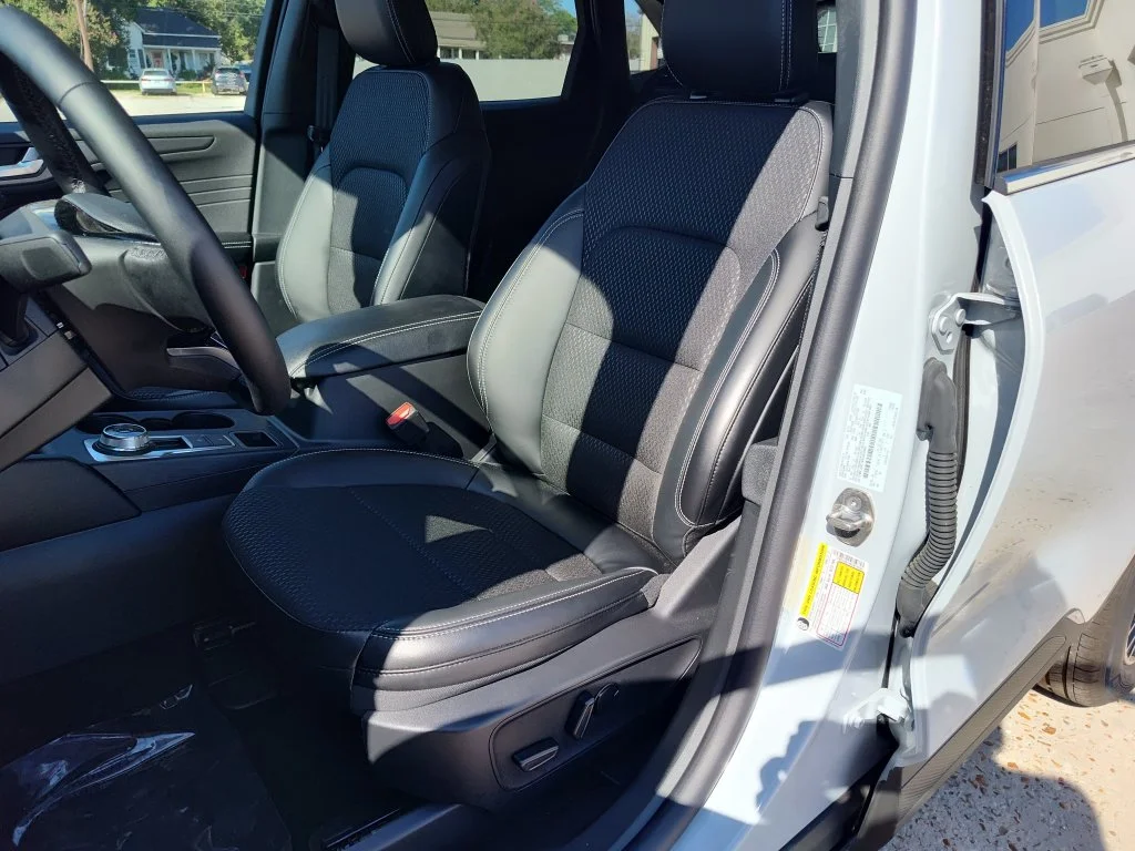 New 2025 Space Silver Metallic Ford Plug-in Hybrid image 6