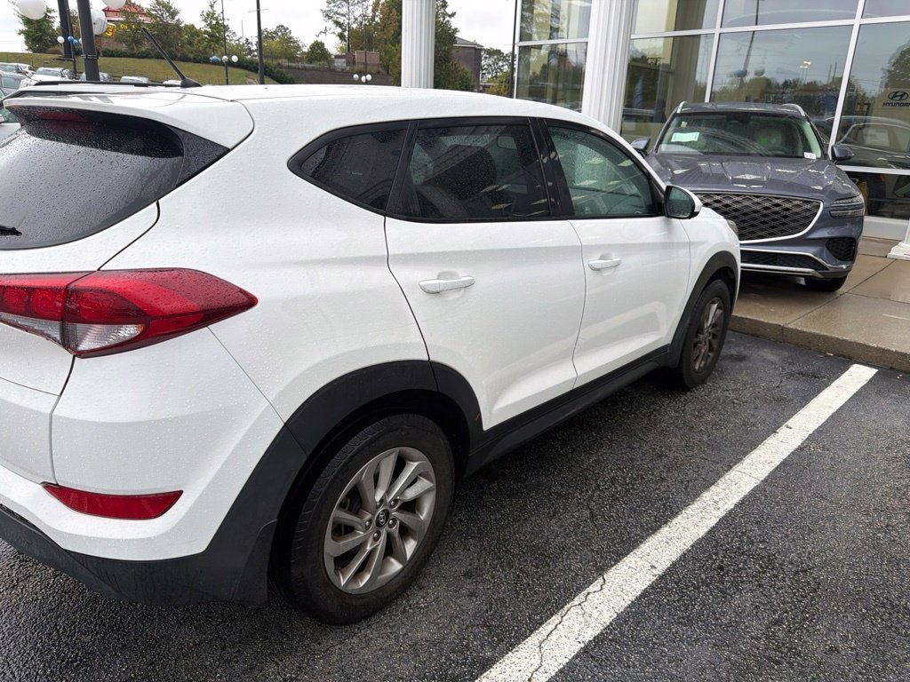 Used 2018 White Hyundai SE image 5