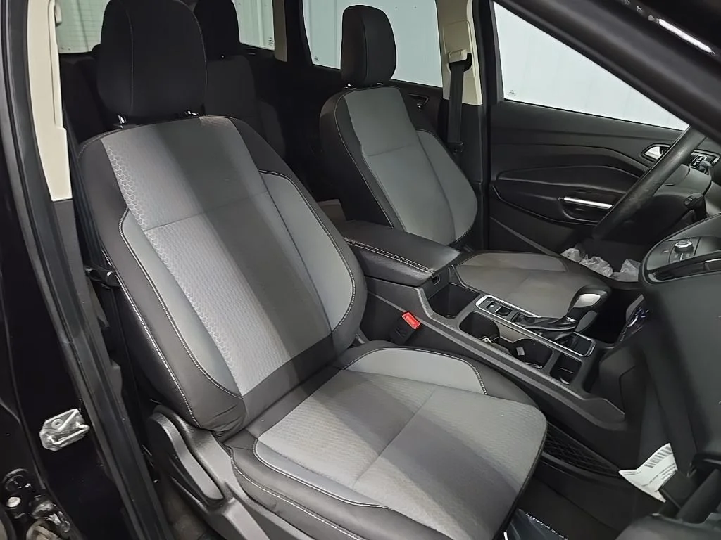 Used 2019 Black Metallic Ford SE image 18