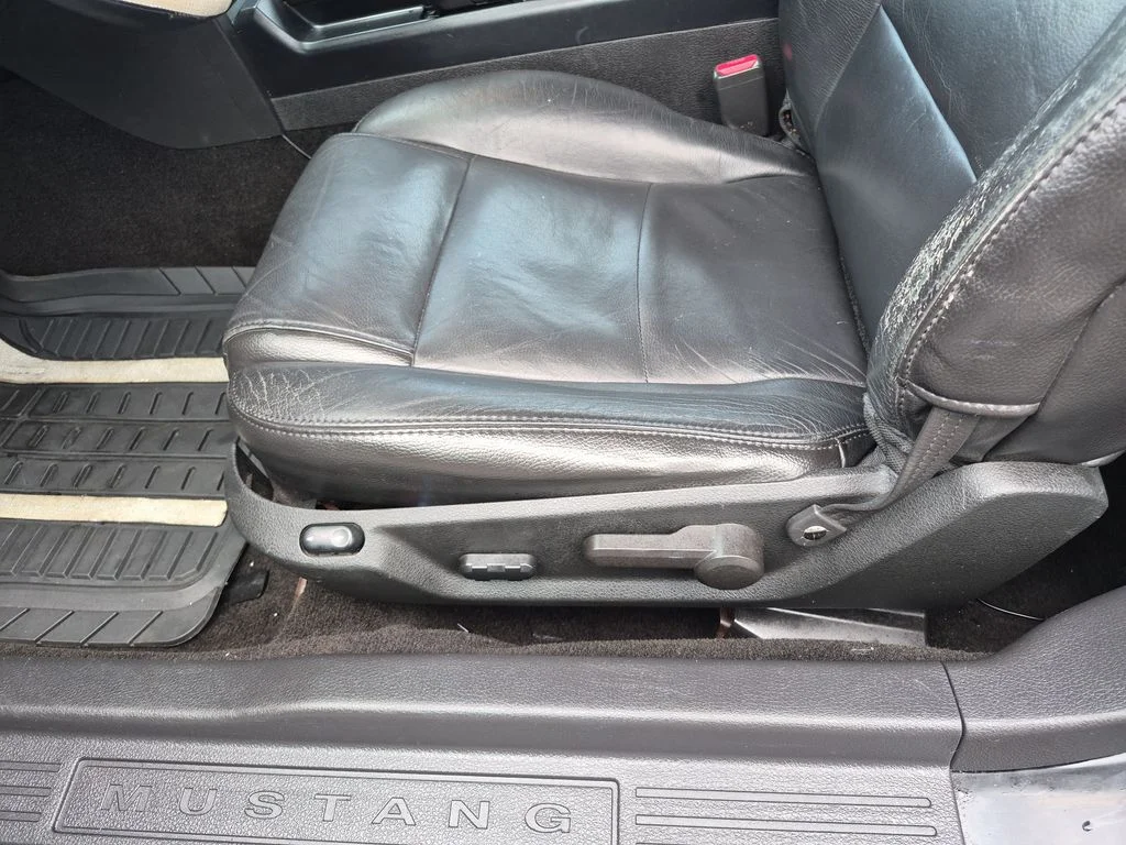 Used 2006 Black Ford V6 image 12