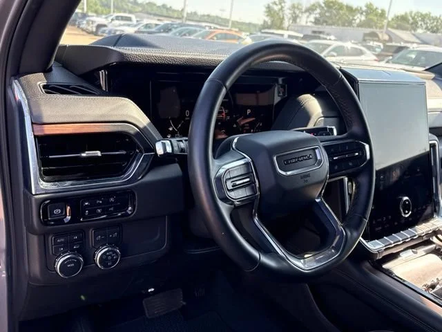 2025 GMC Yukon Denali - Photo 12