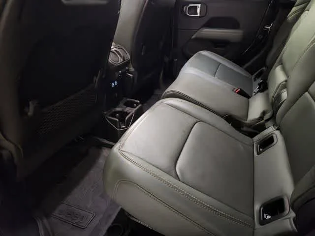 Used 2024 Black Clearcoat Jeep Mojave X image 28