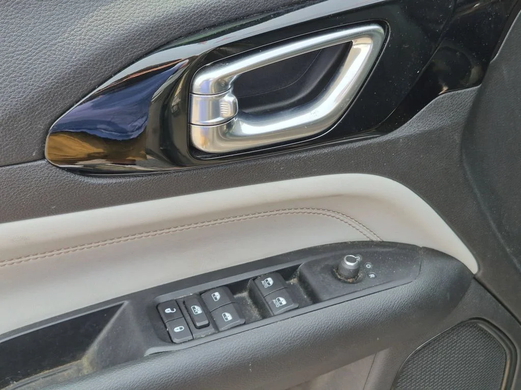 Used 2022 Gray Jeep Limited image 10