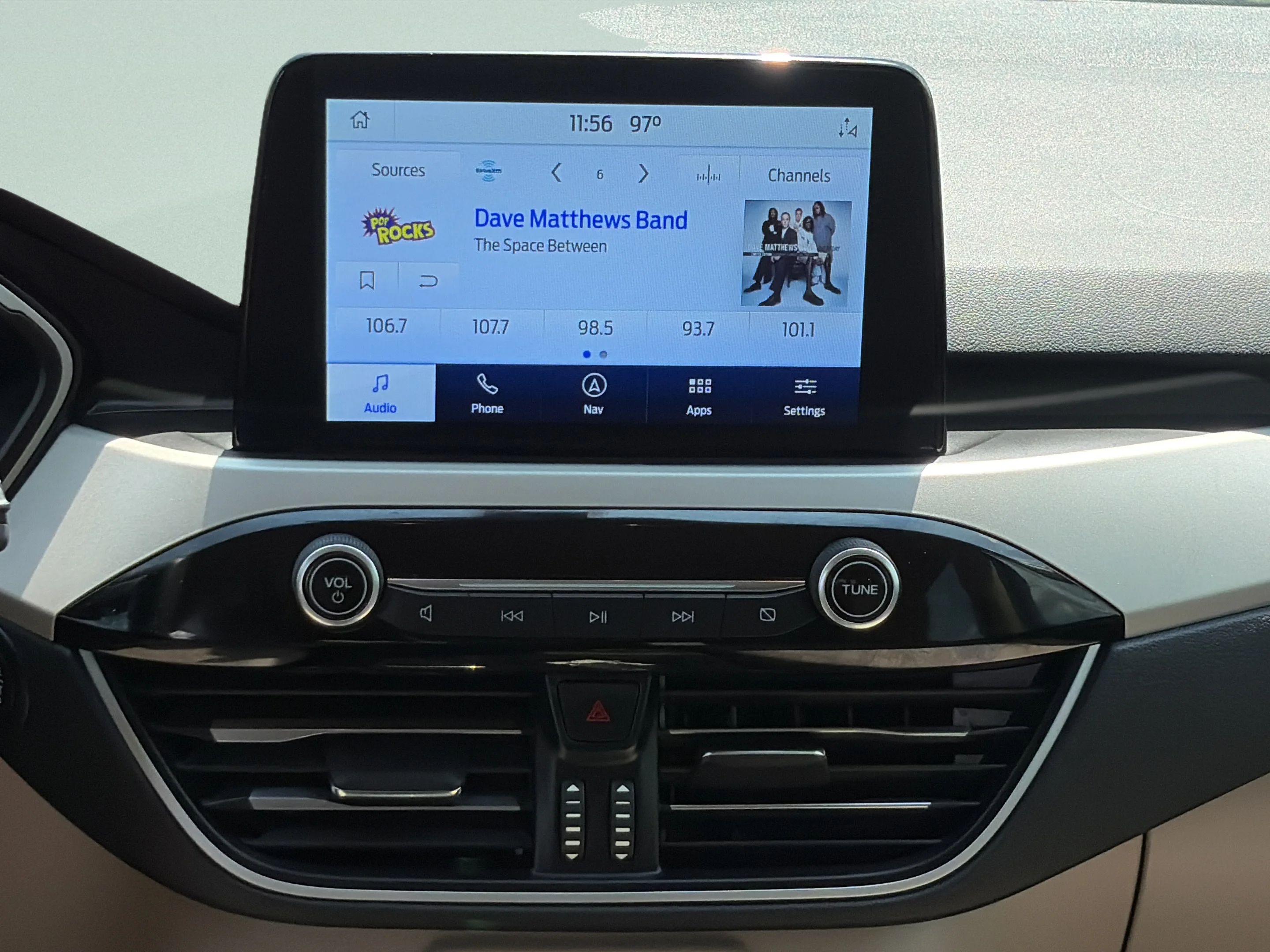 Used 2020 Green Metallic Ford SE image 17