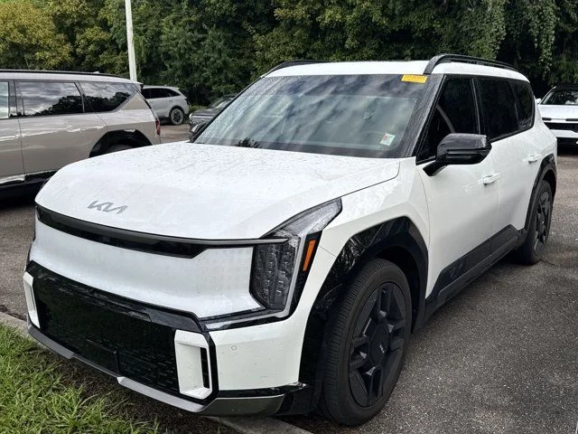 Used 2024 White Kia GT-Line image 3