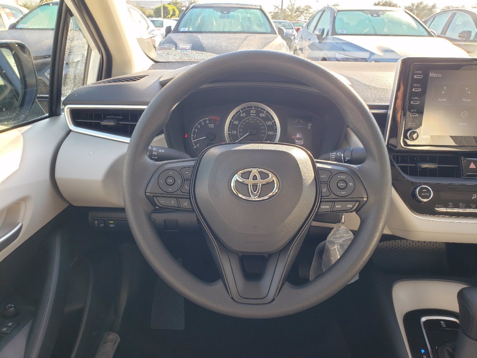 Used 2022 White Toyota LE image 9