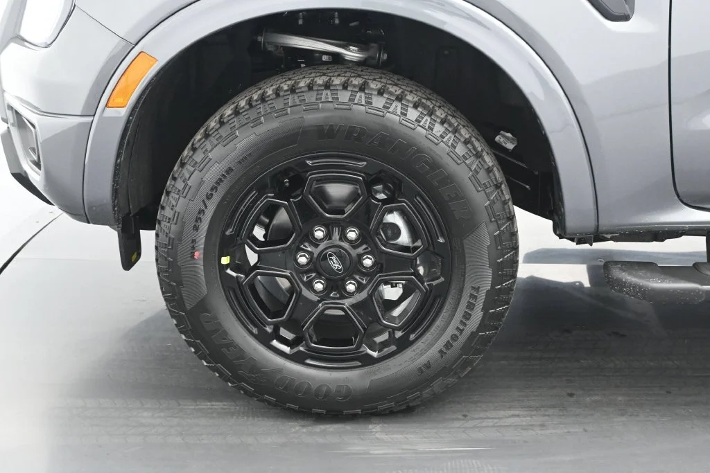 New 2026 Carbonized Gray Metallic Ford XLT image 21