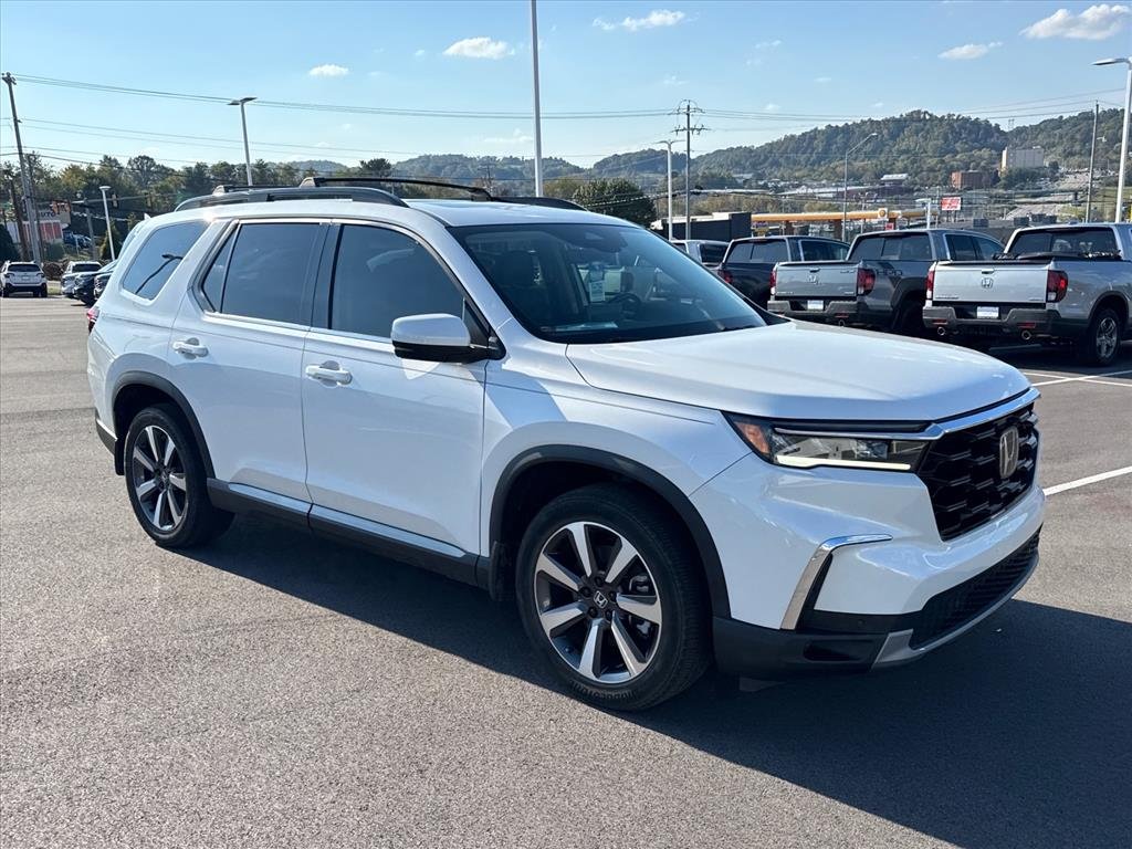 Certified Used 2025 WHITE Honda Touring image 10