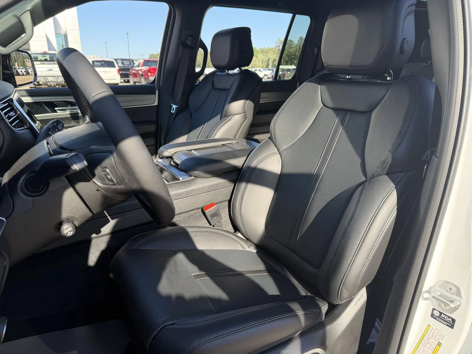 New 2026 Bright White Clear-Coat Exterior Paint Jeep Upland image 17