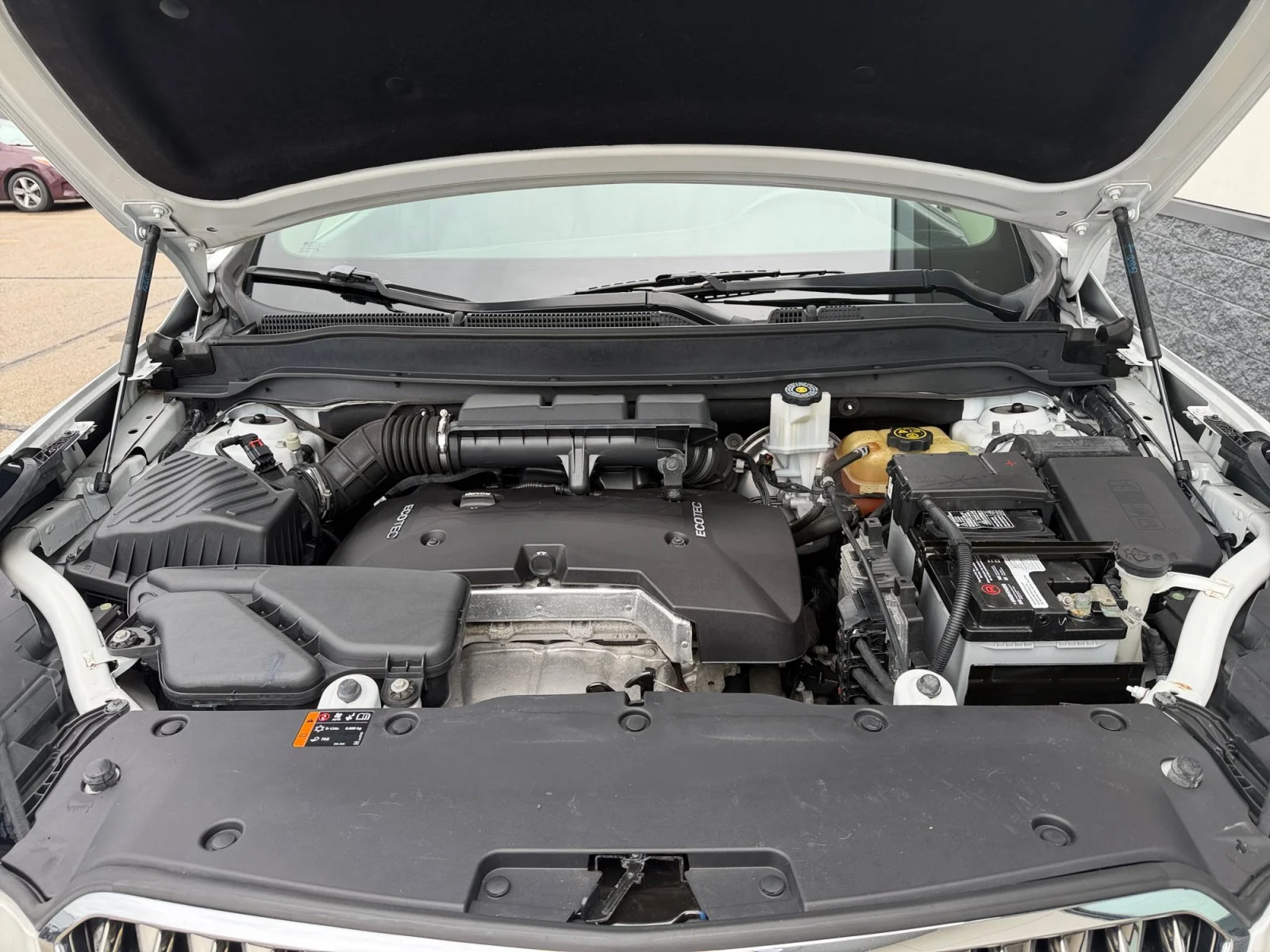 Used 2017 Summit White Buick Essence image 6