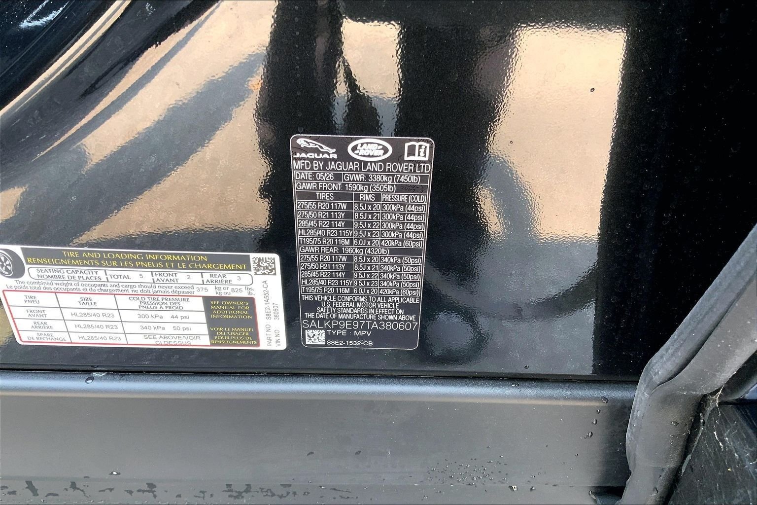 New 2026 Santorini Black Land Rover SE image 18