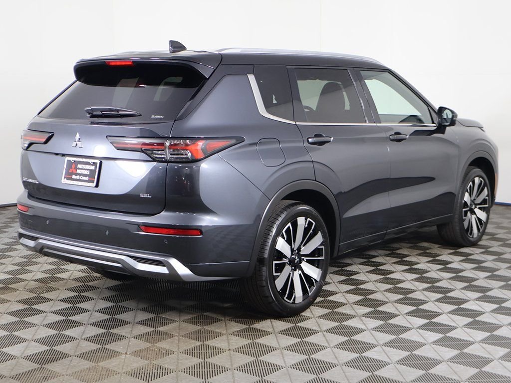 New 2025 Gray Mitsubishi SEL image 15